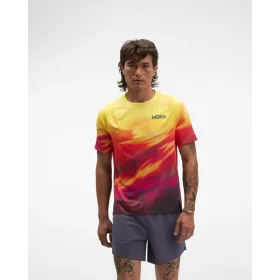 HOKA RACE DAY SHORT SLEEVE TR PRT Férfi futópóló