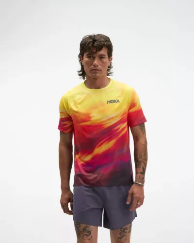 HOKA RACE DAY SHORT SLEEVE TR PRT Férfi futópóló